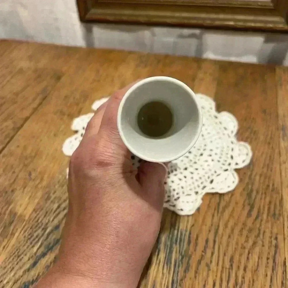 Rosenthal Selb Studio Vase – White Porcelain with Gold Dots (Mid-Century) - Picture 3 of 8